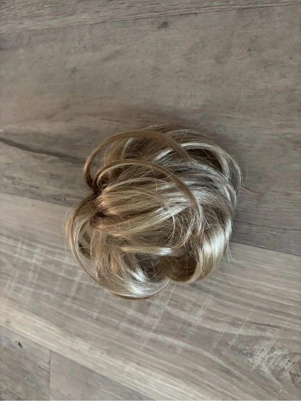 Blonde Clip-In Hair with Tortoiseshell Claw Clip